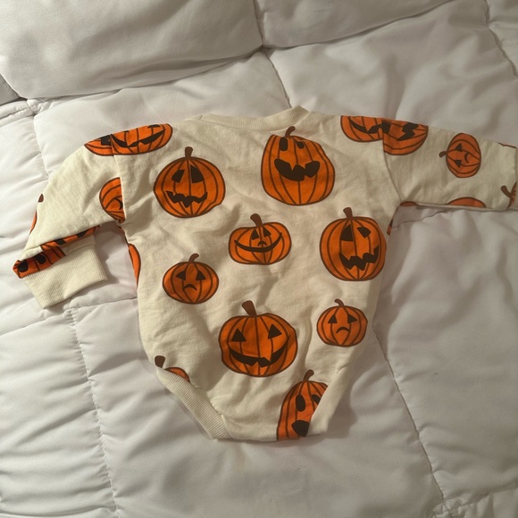 💥 $5 if bundled - Pumpkin 0 - 3 month long sleeve Sweatshirt onesie - Picture 4 of 5